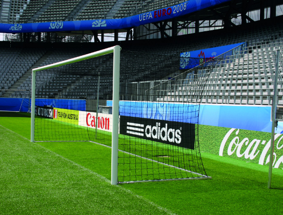 Stadion-Fußballtor mit freier Netzaufhängung in Bodenhülsen