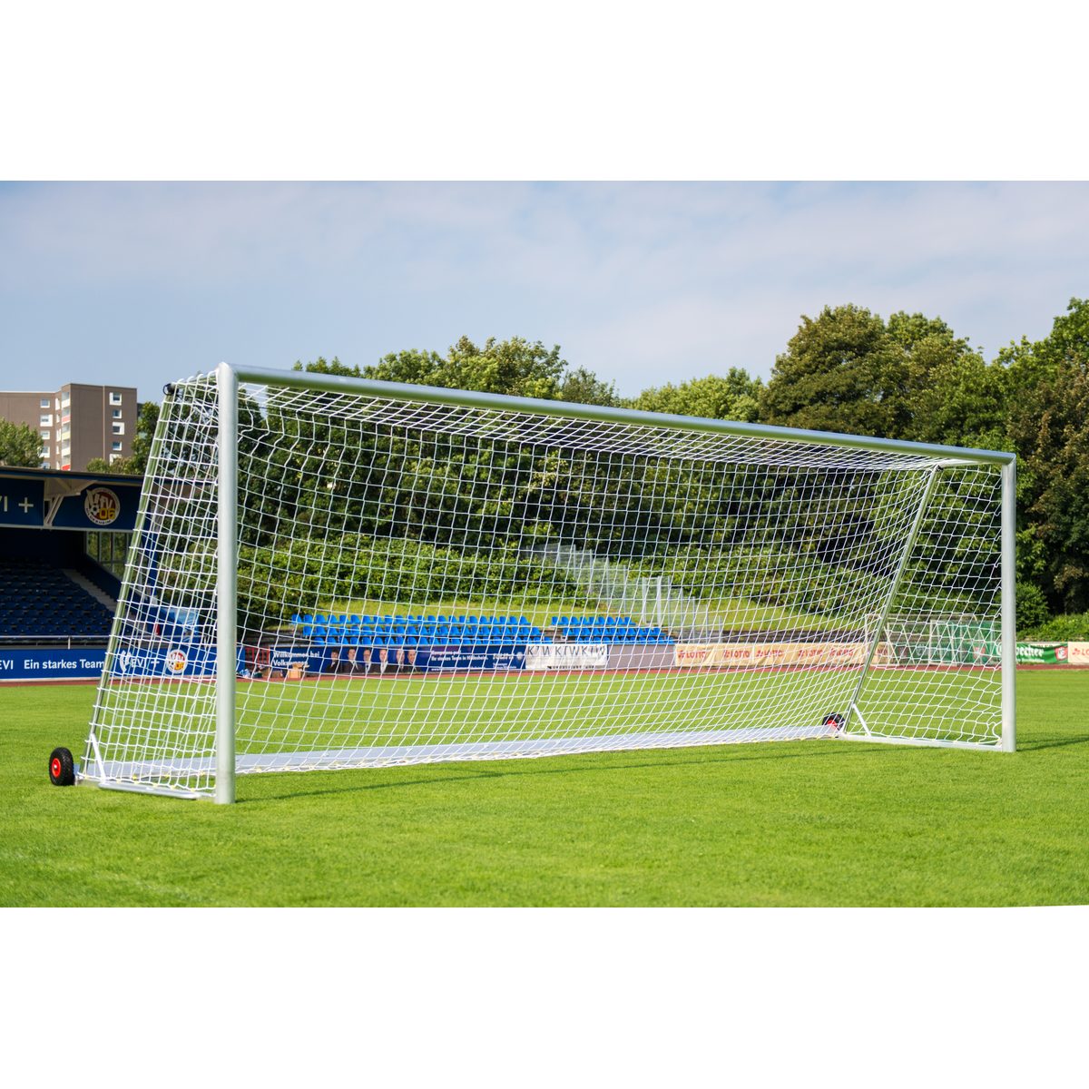 Trainingstor7,32 × 2,44 m – Produktfoto