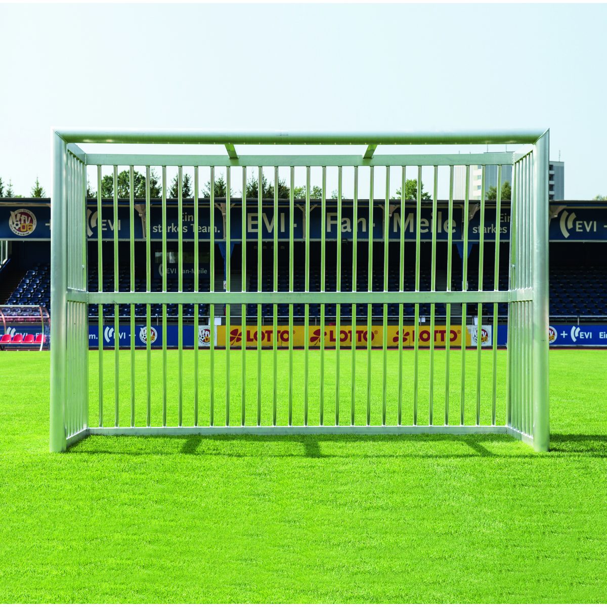 Bolzplatztor 5x2 m, mit Alu-Ballfang, freistehend – Produktfoto