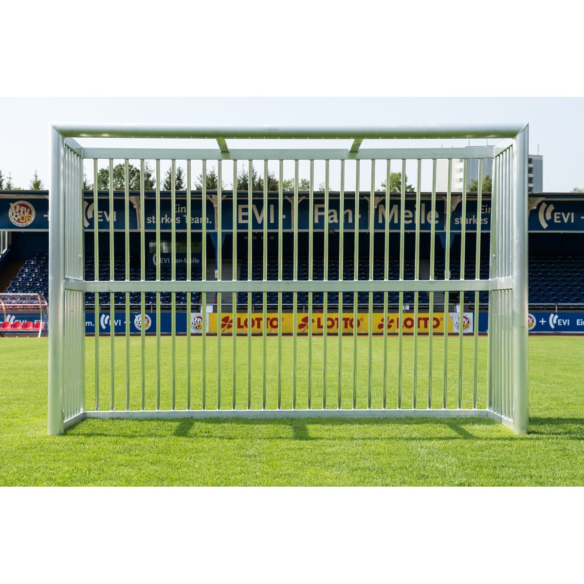 Bolzplatztor 3x2 m, mit Alu-Ballfang, freistehend – Produktfoto
