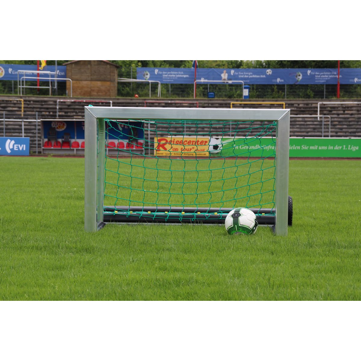 Safety-Minitor (Streetball) 120 x 80 cm, freistehend, EN 16579, vollverschweißt, mit Players-Protect und Transportrollen, zur Sandbefüllung – Produktfoto 3