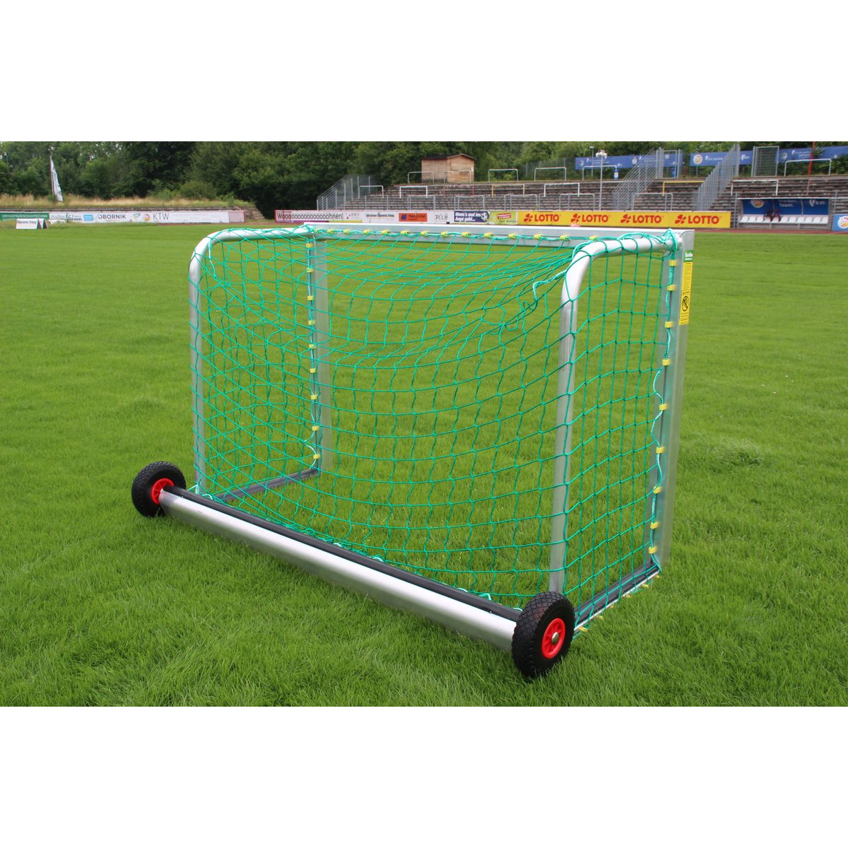 Safety-Minitor (Streetball) 180 x 120 cm, freistehend, EN 16579, vollverschweißt, mit Players-Protect und Transportrollen, zur Sandbefüllung – Produktfoto 3