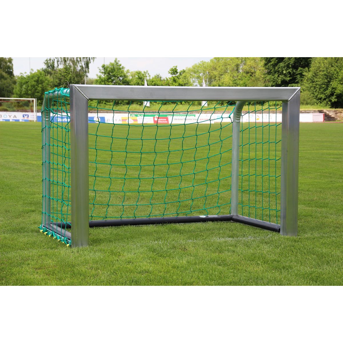 Minitor (Streetball) 120 x 80 cm, freistehend, EN 16579, vollverschweißt, mit Players-Protect und Antikipp-Bodenverankerung – Produktfoto 2