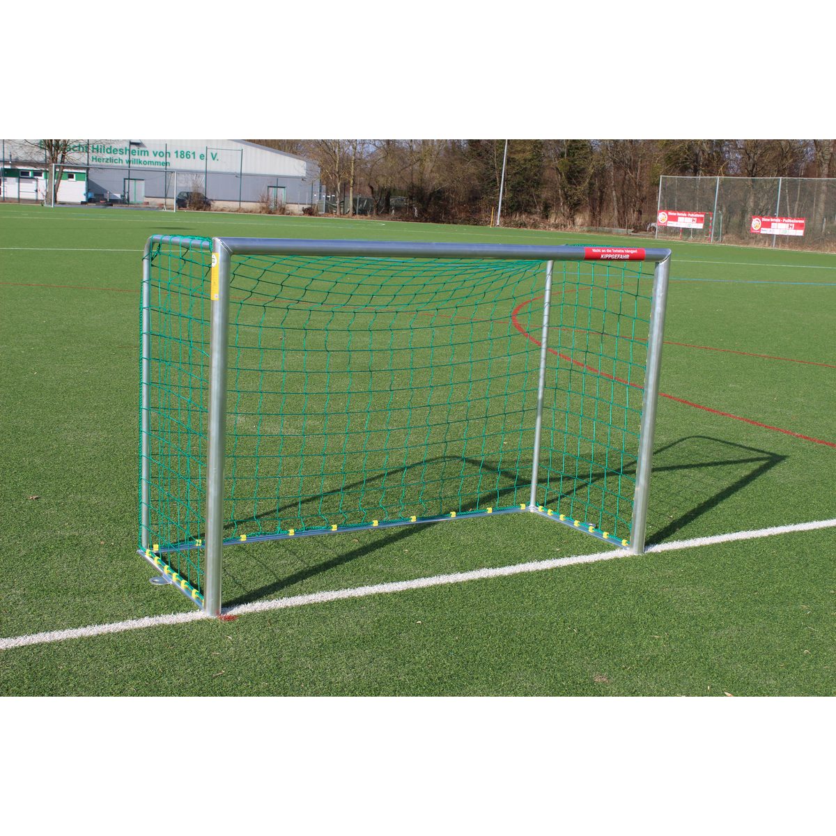 Mini-Tor ECO freistehend, DIN-EN 16579, – Ausführung 180x120cm, mit Antikipp-Bodenverankerung (ART. 1-04-035)