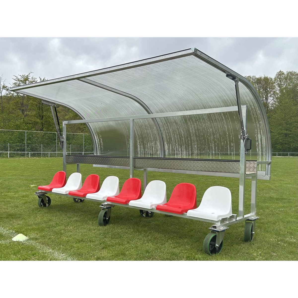 Spielerkabine TEAM, 4,0 m breit - 8 Sitze, fahrbar, Dach abklappbar - NEU !!! – Produktfoto