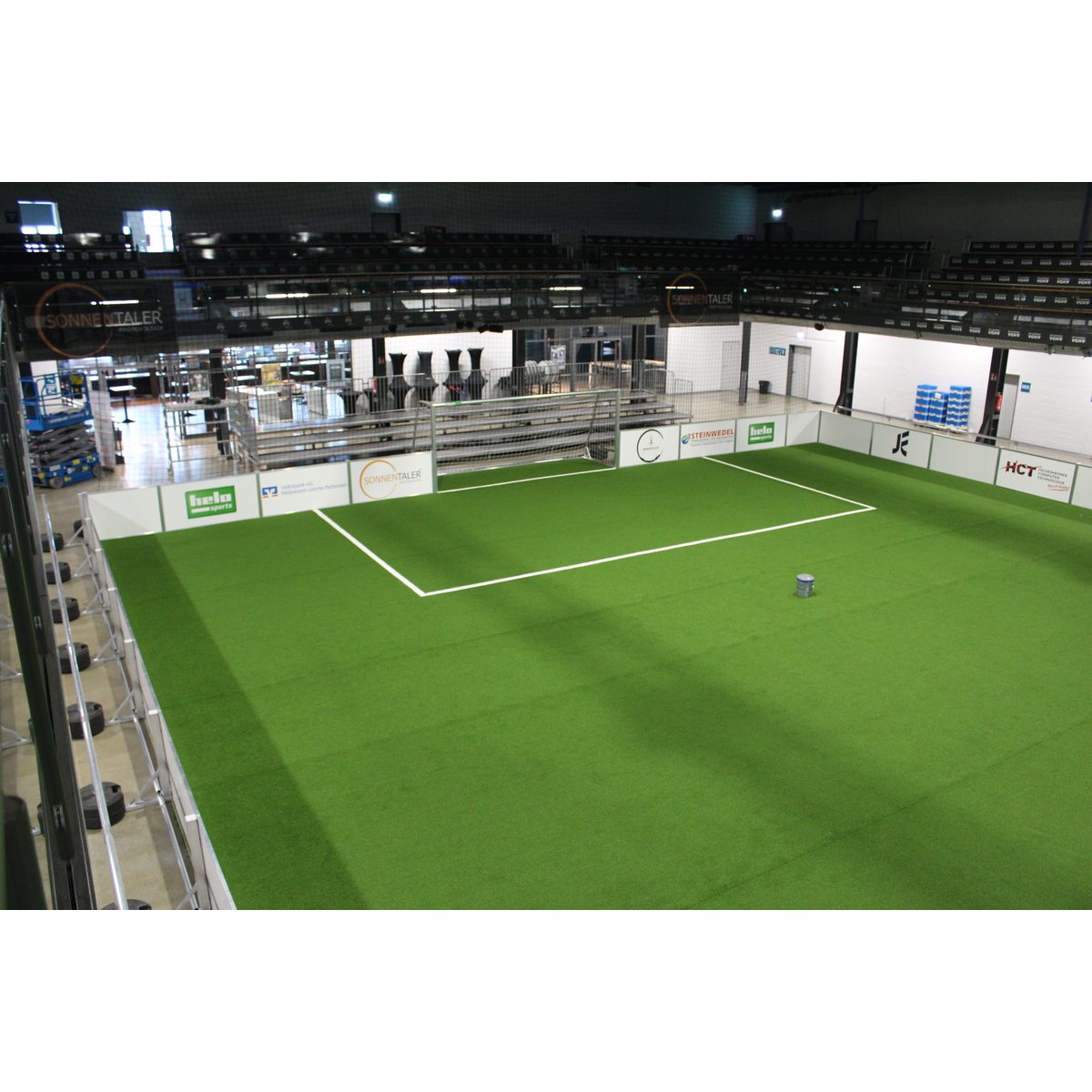 Hallenfußballbande PREMIUM, freistehend, mit Pfostenauslegern und, Beschwerungsgewichten, Banden 2 x 1 m, weiß, ohne Tore, ab 4 – Produktfoto 2