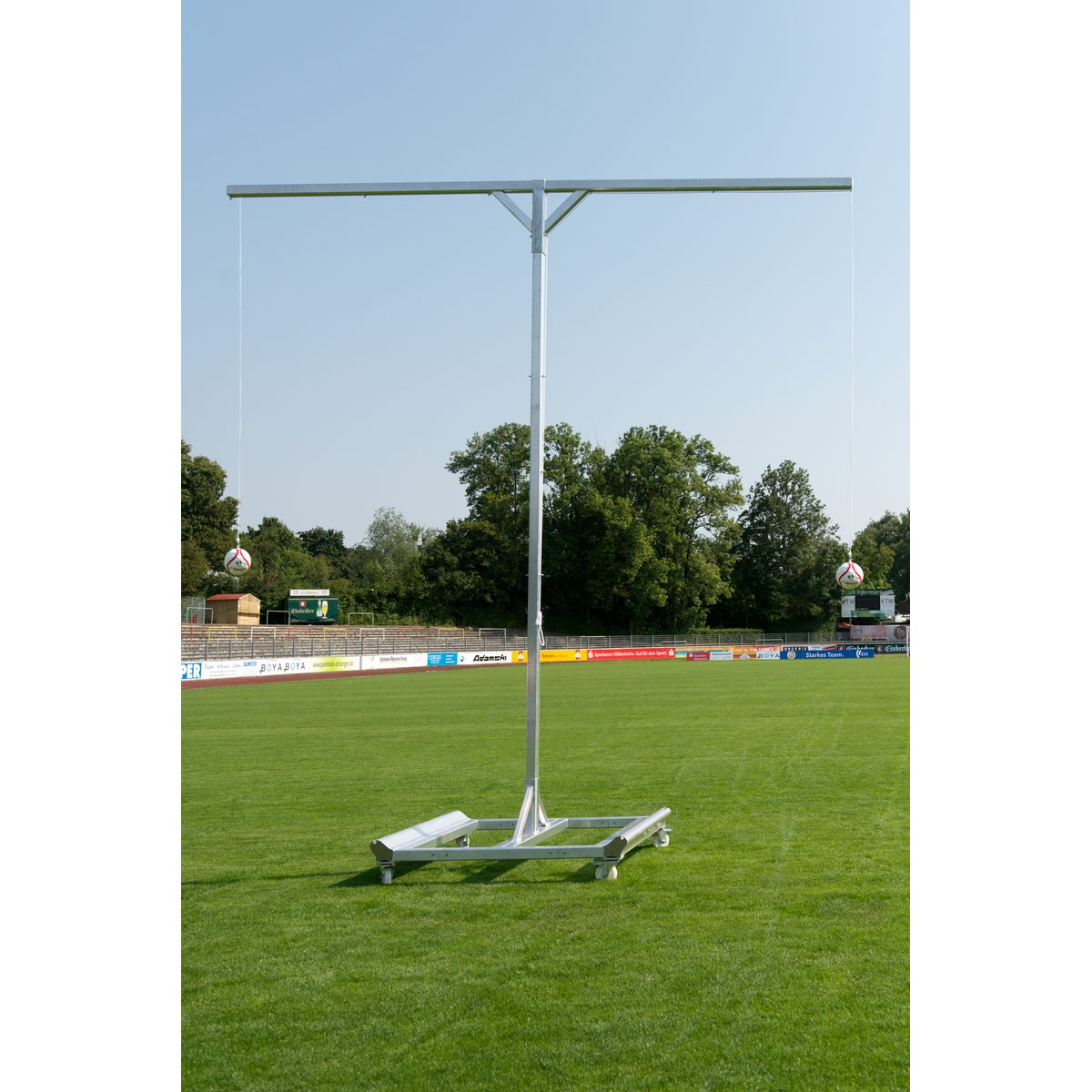 Kopfballpendel 2-armig, Seilführung sichtbar,, Ausladung je Seite 2,5 m, mit Bodenhülse – Produktfoto 3