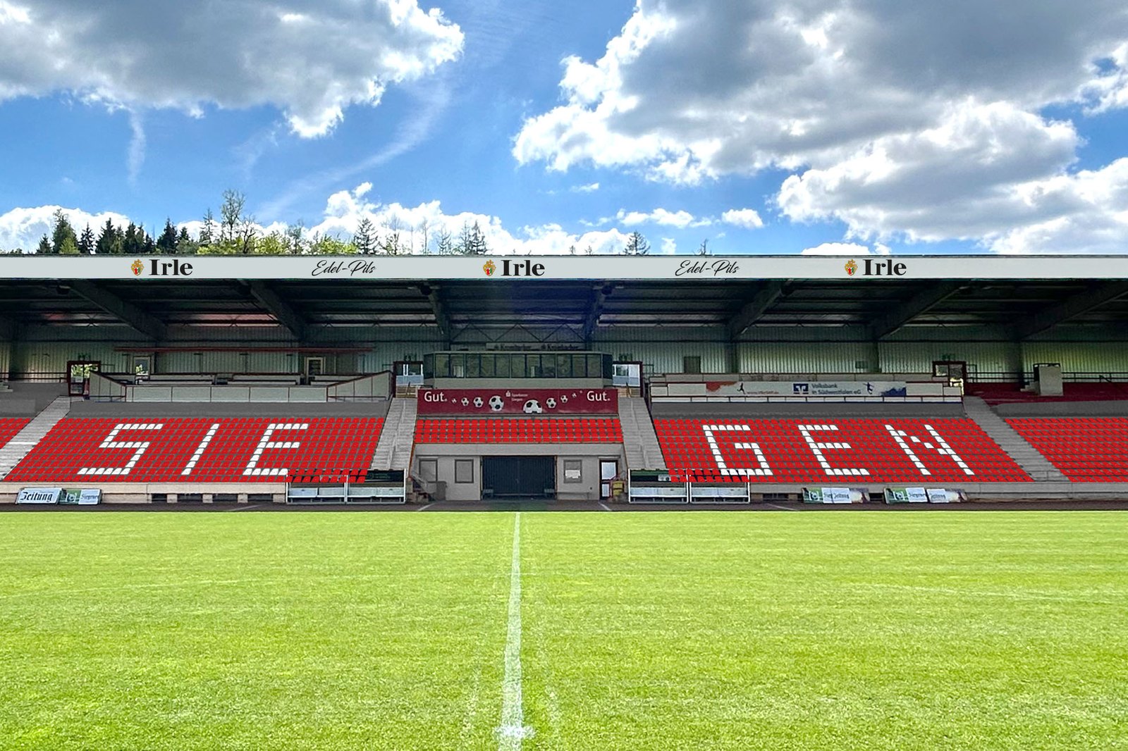Leimbachstadion Siegen – Tribüne mit roten Sitzschalen und Schriftzug