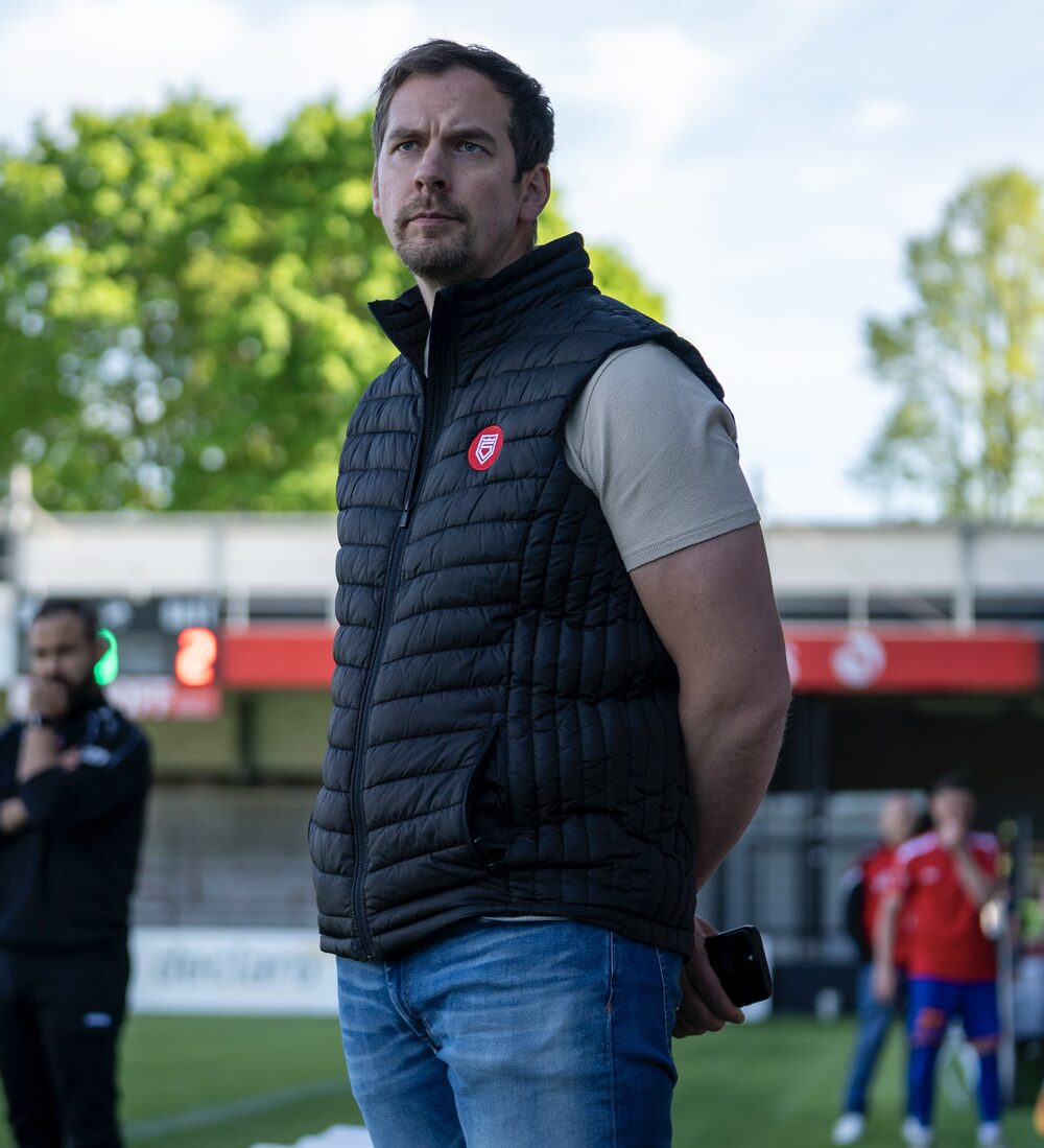 Matthias Georg am Spielfeldrand